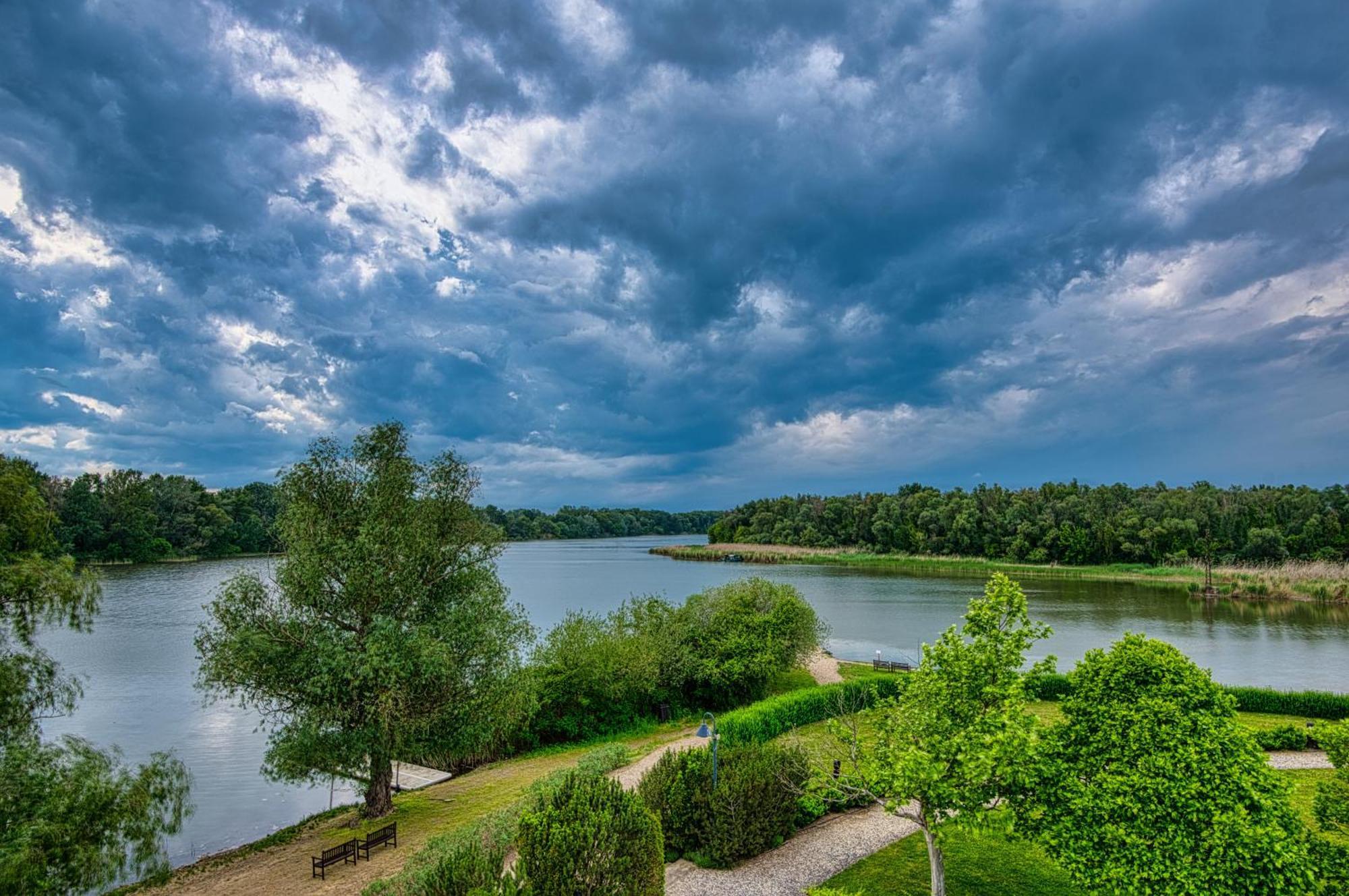 Tisza Balneum Hotel Тисафюред Экстерьер фото